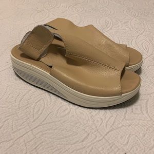 Soft walker shoes tan color size 8